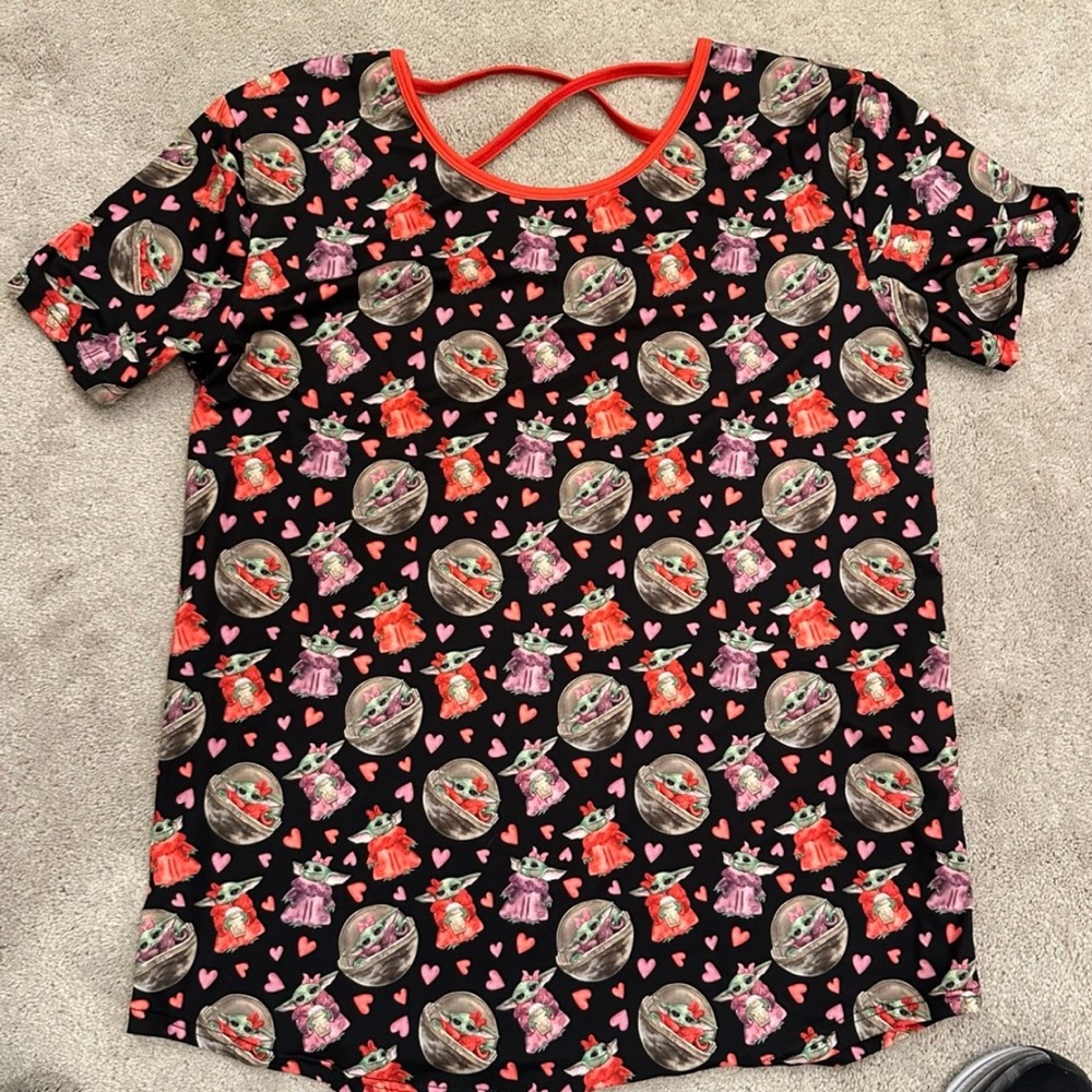 Adorable Grogu Disney Star Wars tshirt women size Large